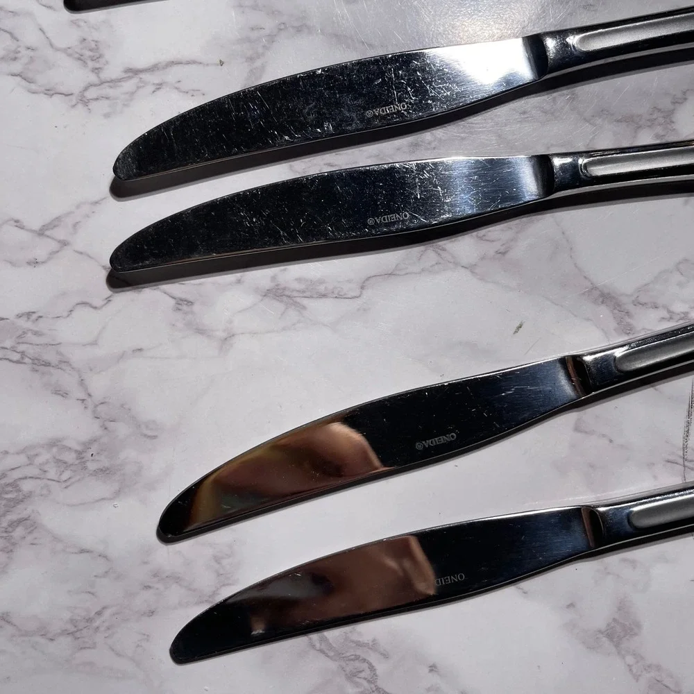 Oneida Flight Stainless Steel Dinner Knives Set of 5 Serrated